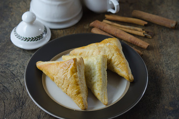 Puff pastry with cinnamon sticks