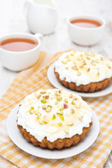 mini carrot cakes with cream of mascarpone and honey