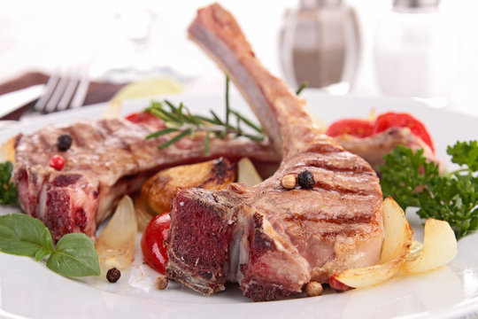 grilled lamb chop with vegetable