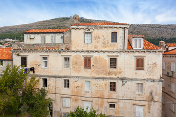 Fototapeta na wymiar Dubrovnik building with signs of weathering