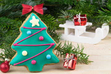 Lebkuchen Tannenbaum mit Weihnachtsdeko