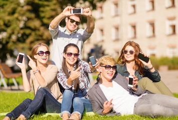 students showing smartphones