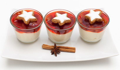 Weihnachtsdessert mit Zimtsternen