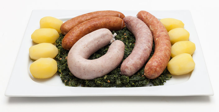 Gr&uuml;nkohlplatte mit Wurstspezialit&auml;ten