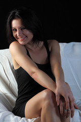 Obraz premium Ragazza sul divano