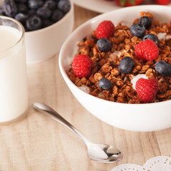 muesli with berries