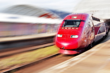 Plakat Nowoczesne pospiesznym pociągu. Efekt ruchu