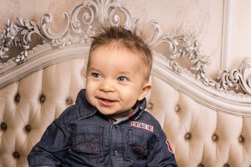 jeune enfant souriant
