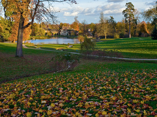 Versailles, hameau de la reine en automne