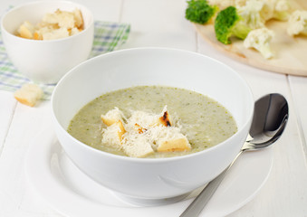 Broccoli, potato and cheese cream soup