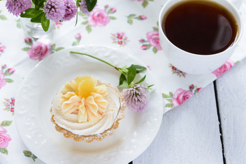 Tarts with whipped cream and flower