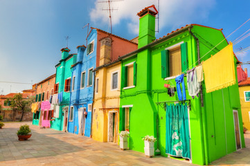 Fototapeta na wymiar Kolorowe domy na wyspie Burano koło Wenecji, Włochy