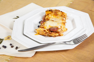 Lasagne con sugo di carne e salsiccia