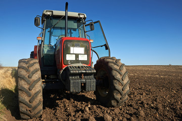 Obraz premium agricultural tractor sowing seeds