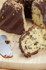 Marmorkuchen mit Schokoladenüberzug