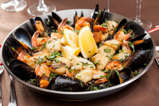 seafood paella in the fry pan