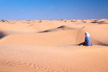 Touareg dans les dunes, Grand erg oriental, Tunisie