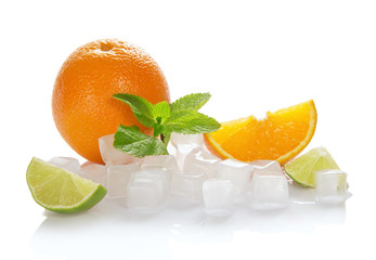 Ice cubes, oranges, mint and lime slices