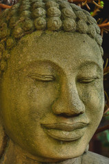 Fototapeta na wymiar Face of old Buddha statue