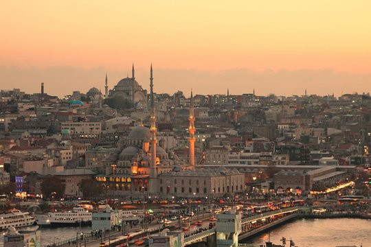 Istanbul sightseeing: Galata bridge, sunset