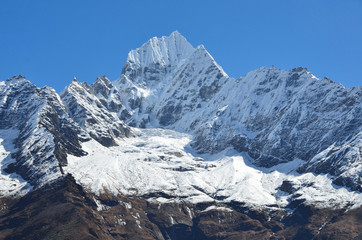Fototapeta na wymiar Непал, Гималаи, гора Тамсерку в районе Кхумбу