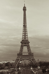 Fototapeta premium Sepia Eiffel Tower in Paris