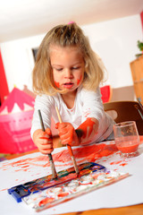girl is painting - obrazy, fototapety, plakaty