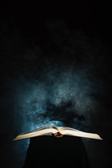 Obraz premium Book and smoke