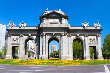 Fototapeta na wymiar Puerta de Alcala, Madrid, Spain