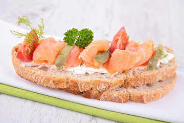 bread with salmon