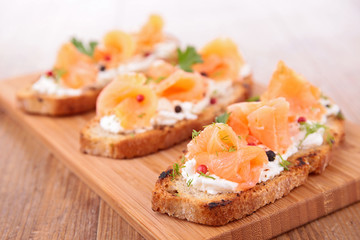 bread with salmon