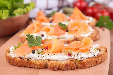 bread with salmon