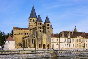 Paray-le-Monial Sacre-Coeur 12