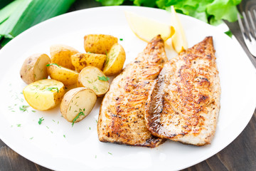 Fried mackerel with baked potato