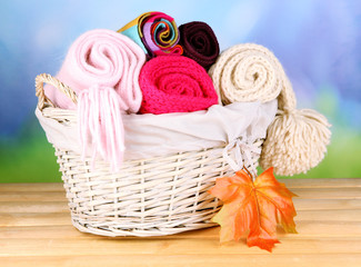 Obraz na płótnie Canvas Warm knitted scarves in basket