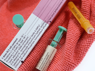 médecine,kit vaccinal papillomavirus,piqure