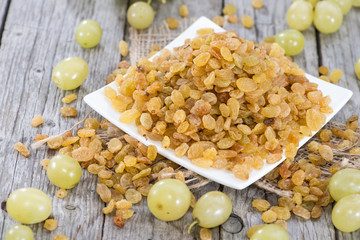 Portion of dried Grapes
