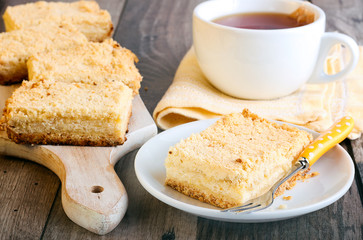 Crumb slices with ricotta and apple filling