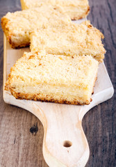 Crumb slices with ricotta and apple filling
