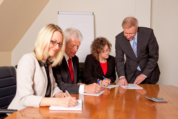 Team im Besprechungsraum