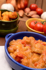 Spicy mushrooms with tomatoes