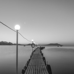 Obraz premium Jetty on sea at dawn. Black and white.