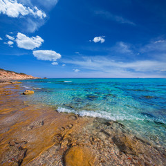 Fototapeta na wymiar Plaża Formentera Mitjorn z turkusowym Morzu Śródziemnym
