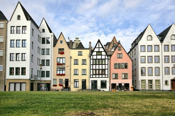 Fototapeta na wymiar Domy w stylu niemieckim w Kolonia, Niemcy