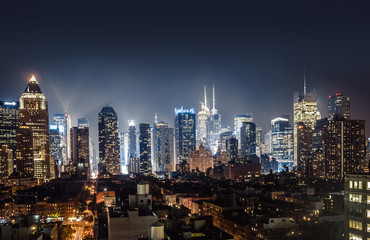 Fototapeta na wymiar Nocny widok na centrum Manhattanu