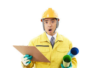 驚いた表情の作業員