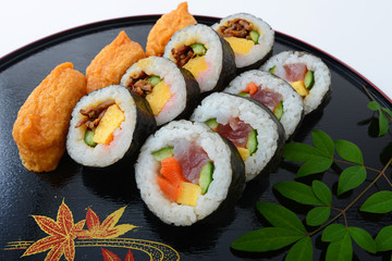 太巻きと稲荷寿司