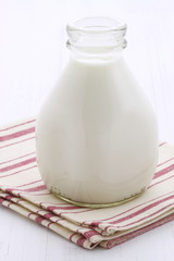 Fresh organic  milk pint