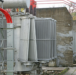electric voltage transformer of a powerful power plant