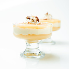 Weihnachtliches Apfel-Vanille-Dessert mit gebrannten Mandeln